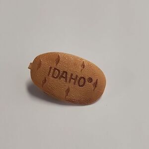 Idaho Potato Pin Brown Plastic Lapel Travel Collectible Souvenir Pin Back